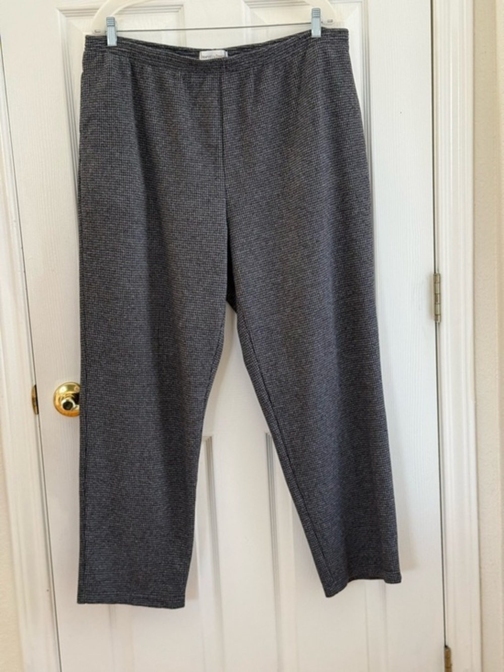 Women’s 1X Houndstooth Pattern Pull-On Knit Trousers